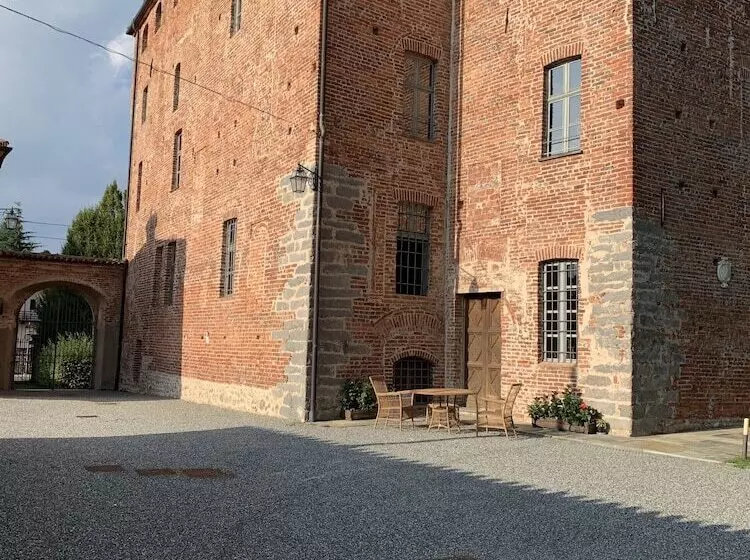 فندق Castello La Rocchetta