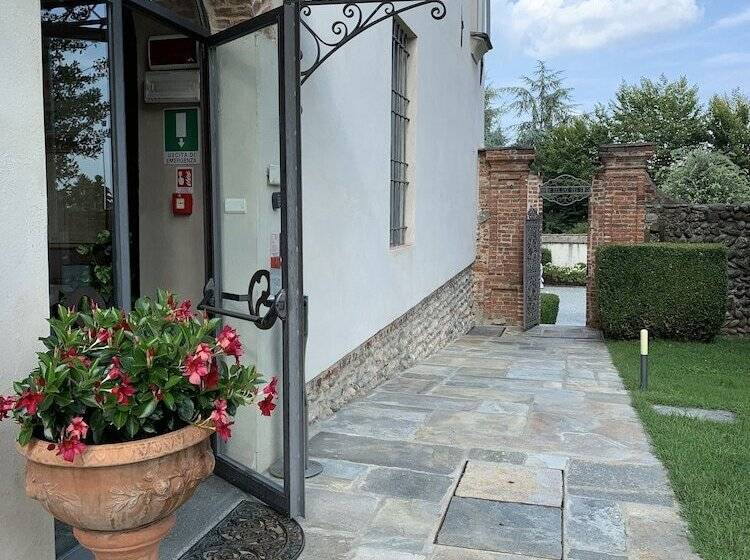 בית מלון כפרי Castello La Rocchetta