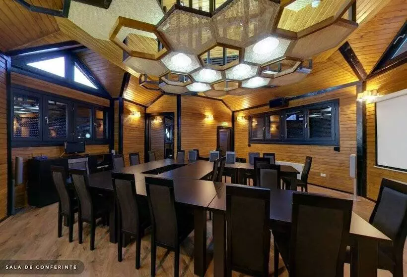 Hotel Hillden Lodge & Restaurant