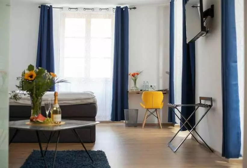 Отель Zum Goldenen Hirschen