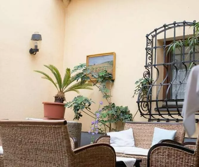 Отель Zum Goldenen Hirschen