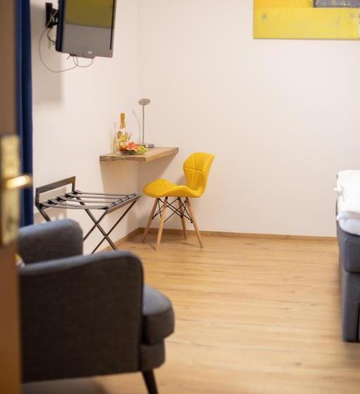 فندق Zum Goldenen Hirschen