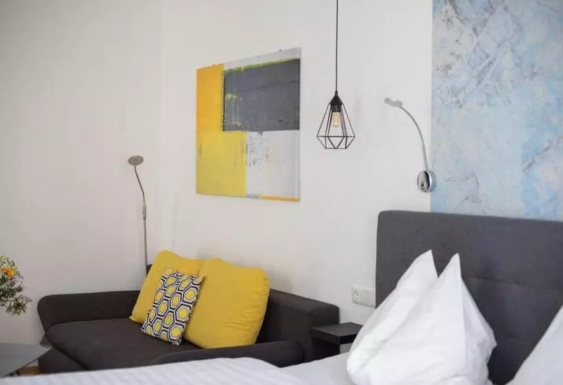 Отель Zum Goldenen Hirschen