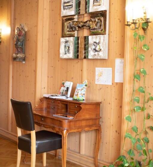 فندق Zum Goldenen Hirschen