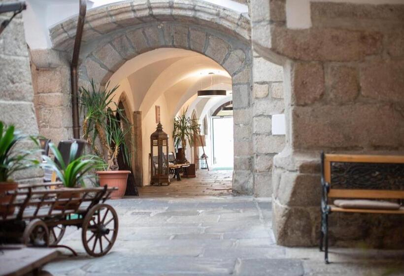 فندق Zum Goldenen Hirschen