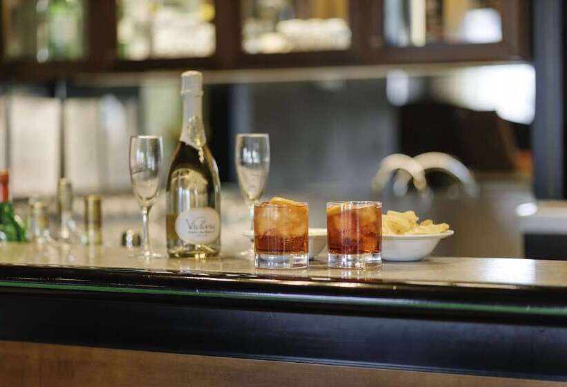 מוטל King, By R Collection Hotels