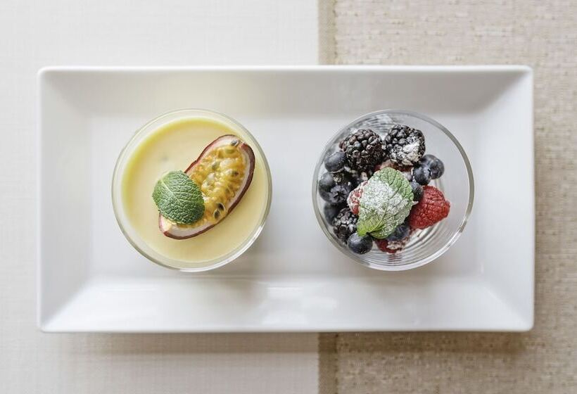 מוטל King, By R Collection Hotels