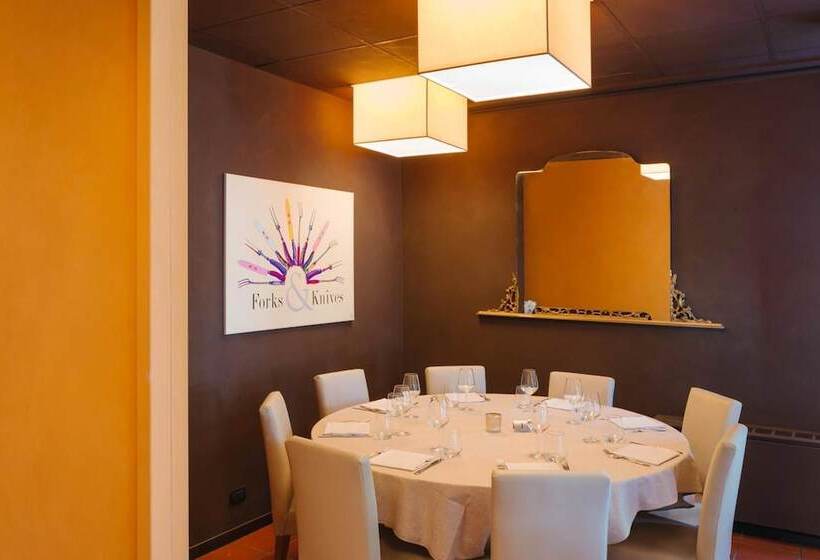 מוטל King, By R Collection Hotels