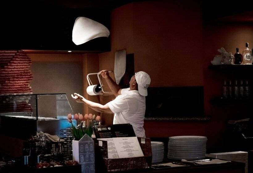 מוטל King, By R Collection Hotels