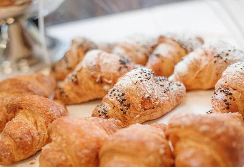 מוטל King, By R Collection Hotels