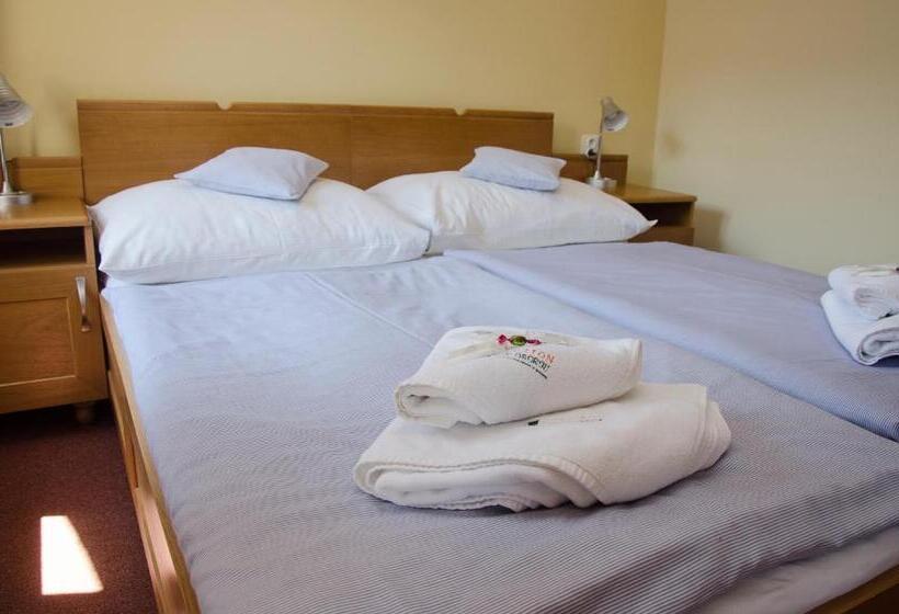 بنسيون Penzion Nad Oborou