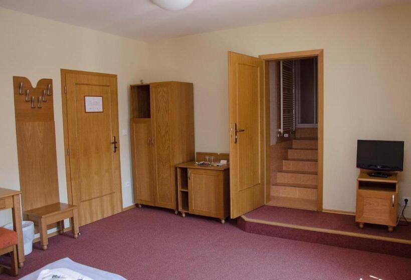 بنسيون Penzion Nad Oborou