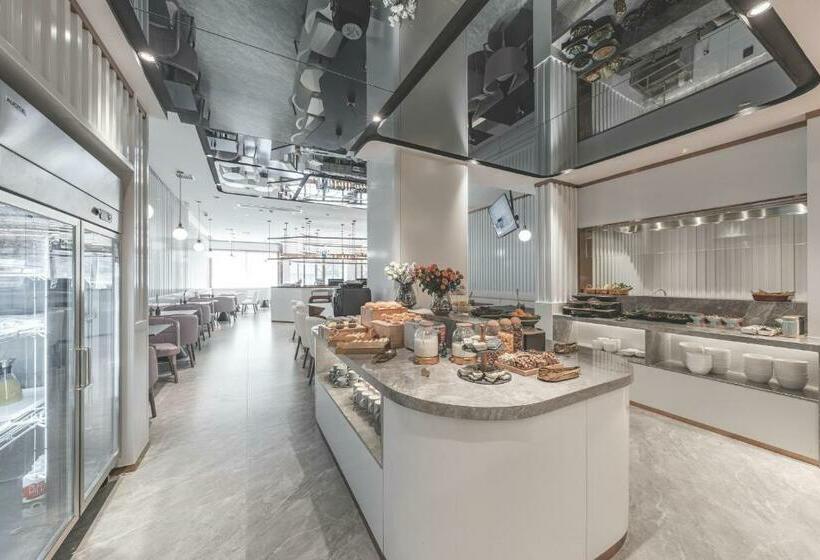 Atour Light Hotel Nantong Drum Plaza South Street