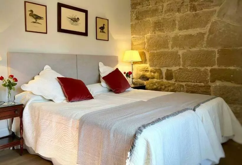 Aamiaismajoitus (B&B) Castillo De Corvinos