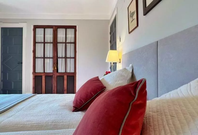 Aamiaismajoitus (B&B) Castillo De Corvinos