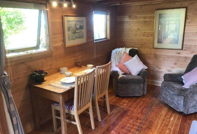 Bed and Breakfast Studio Or Cabin On Whitby