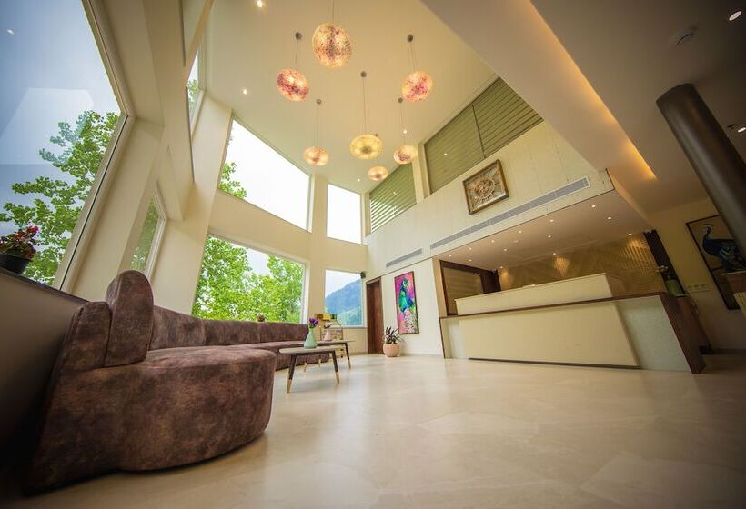 ホテル Justa Grand View Resort & Spa, Manali