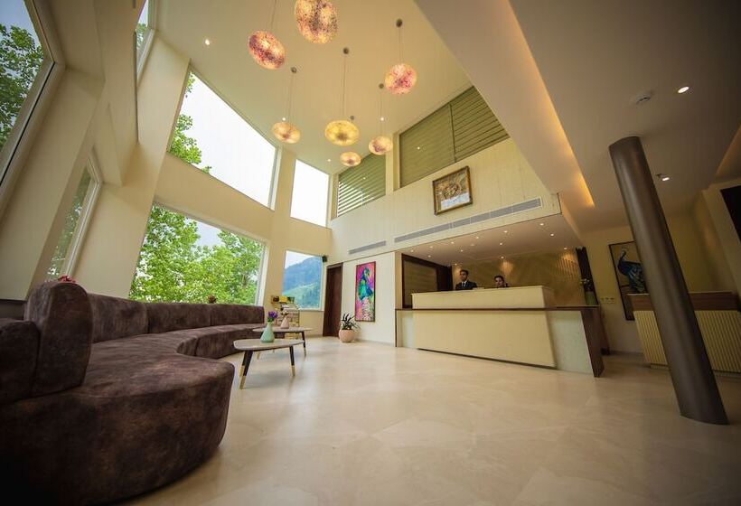 ホテル Justa Grand View Resort & Spa, Manali