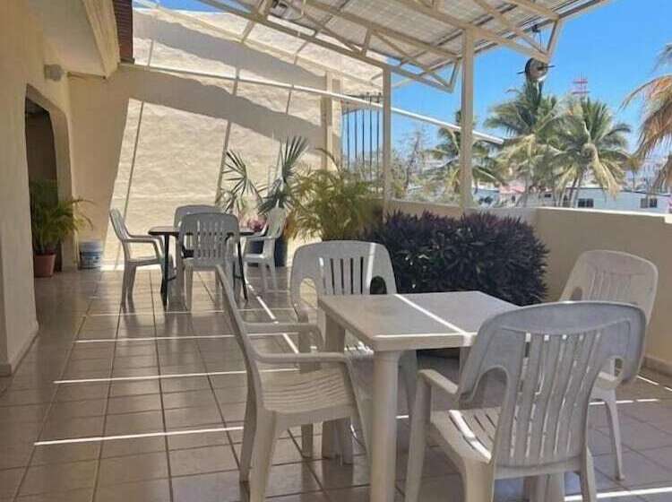 Отель Ricardos Bungalows