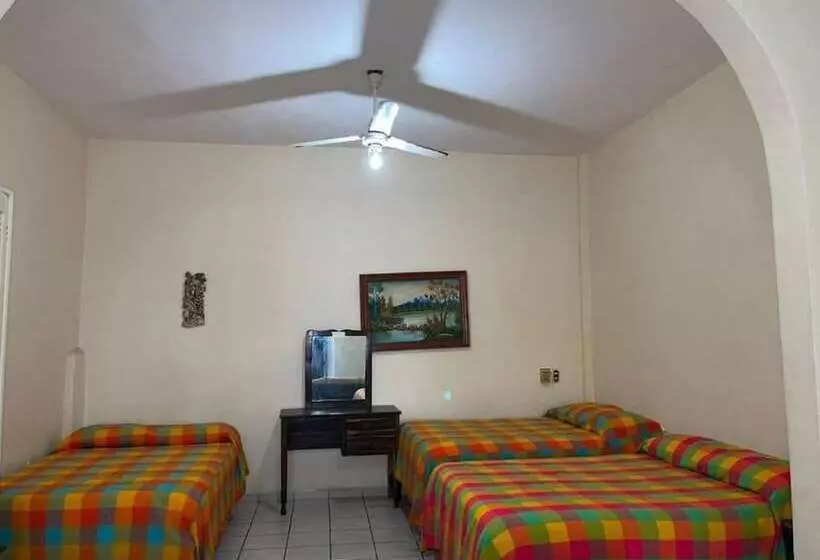 ホテル Ricardos Bungalows