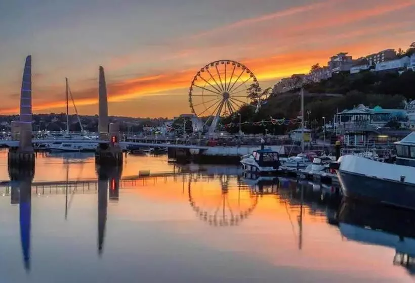 Lovely Stunning 2 Bed Cottage In Torquay