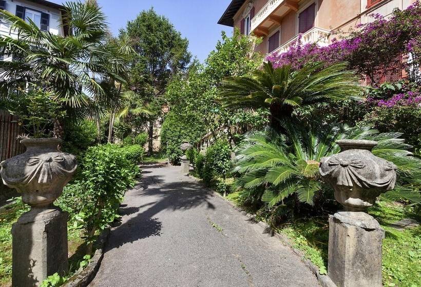 Luxury Central Design Apartment