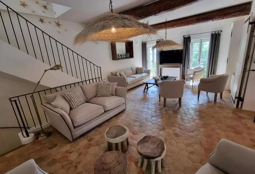 Maison Au Centre Du Village De Gordes Avec Vue Incroyable