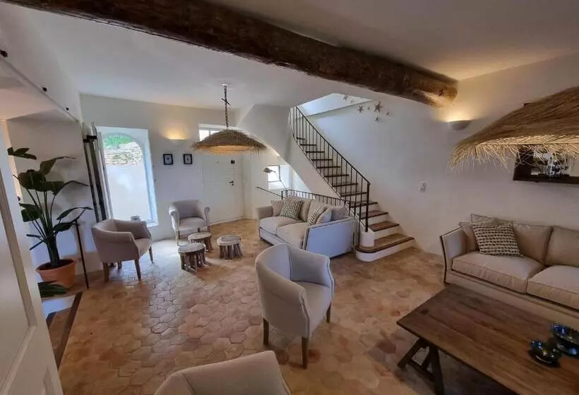 Maison Au Centre Du Village De Gordes Avec Vue Incroyable