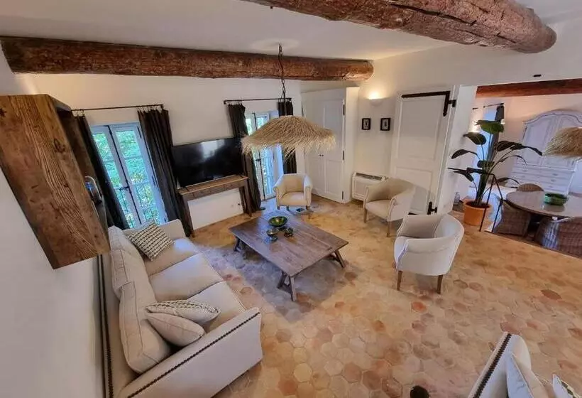 Maison Au Centre Du Village De Gordes Avec Vue Incroyable