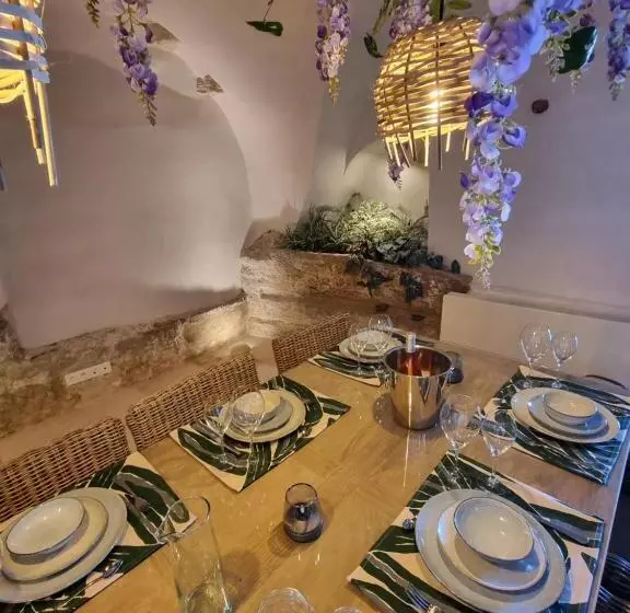 Maison Au Centre Du Village De Gordes Avec Vue Incroyable