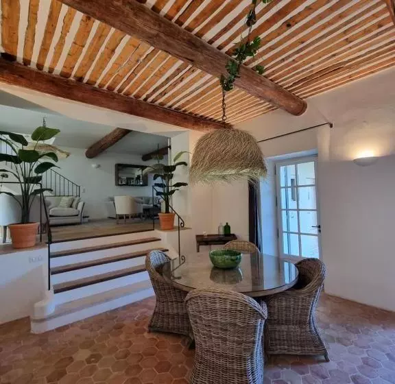 Maison Au Centre Du Village De Gordes Avec Vue Incroyable