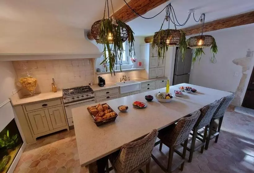 Maison Au Centre Du Village De Gordes Avec Vue Incroyable