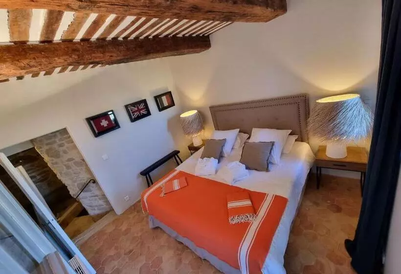 Maison Au Centre Du Village De Gordes Avec Vue Incroyable