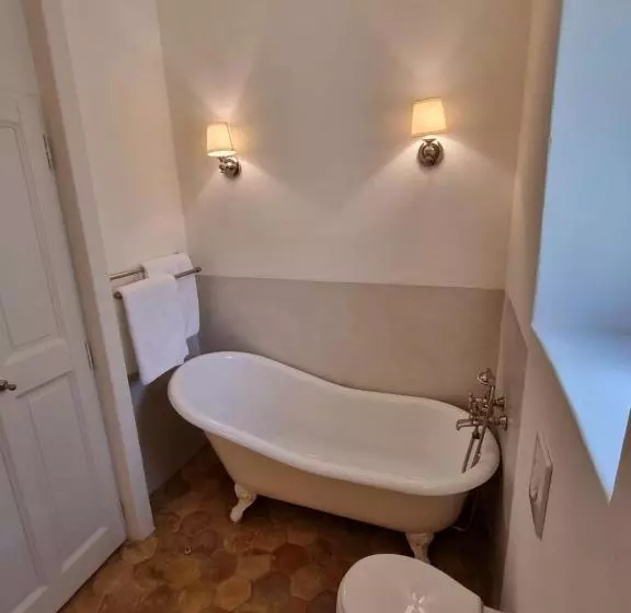 Maison Au Centre Du Village De Gordes Avec Vue Incroyable