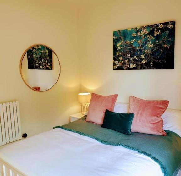 Finest Retreats   Blackbarn Wood