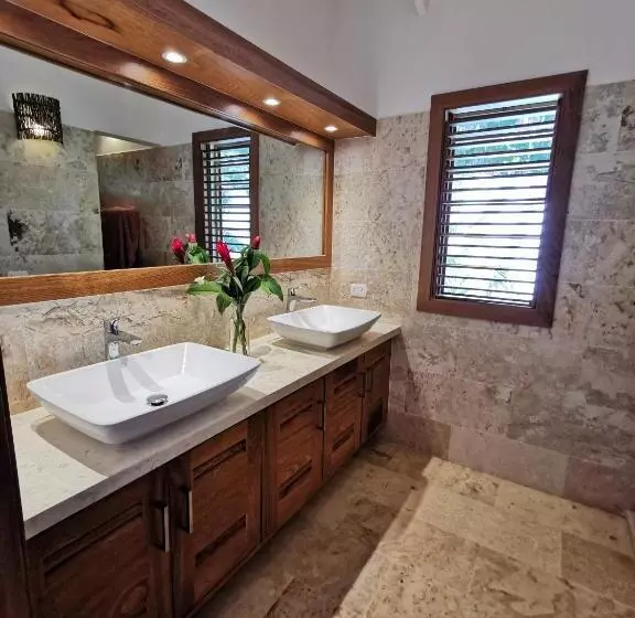 Flor De Coco, Villa Neuve, 5 Chambres, 5 Salles De Bains Et Grande Piscine à 250 Mètres De La Plage