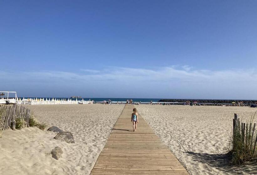 Light And Airy Apartment In The Heart Of Pézenas