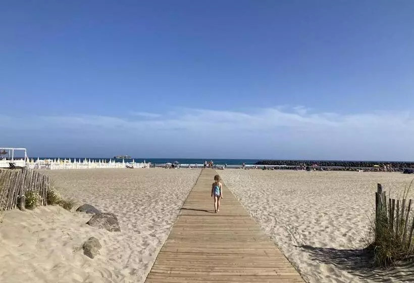 Light And Airy Apartment In The Heart Of Pézenas