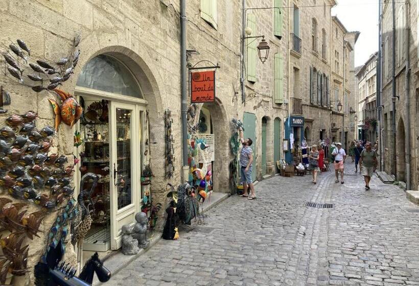 Light And Airy Apartment In The Heart Of Pézenas