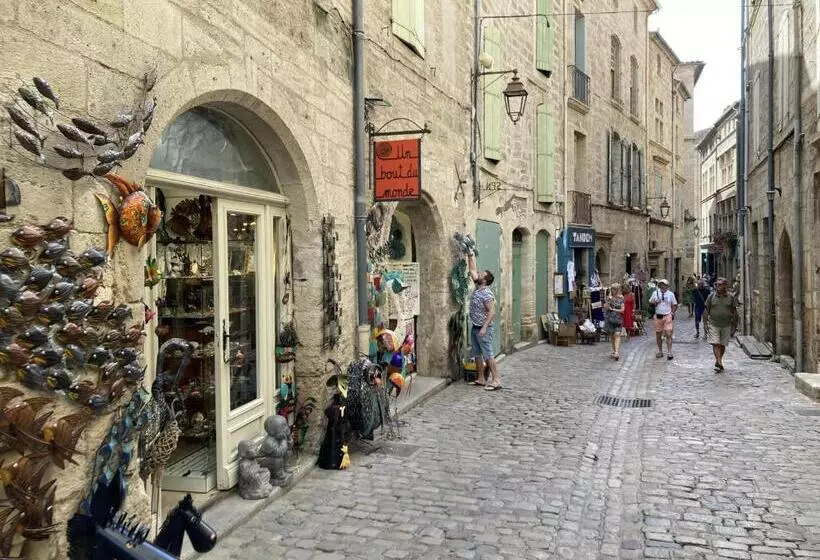 Light And Airy Apartment In The Heart Of Pézenas