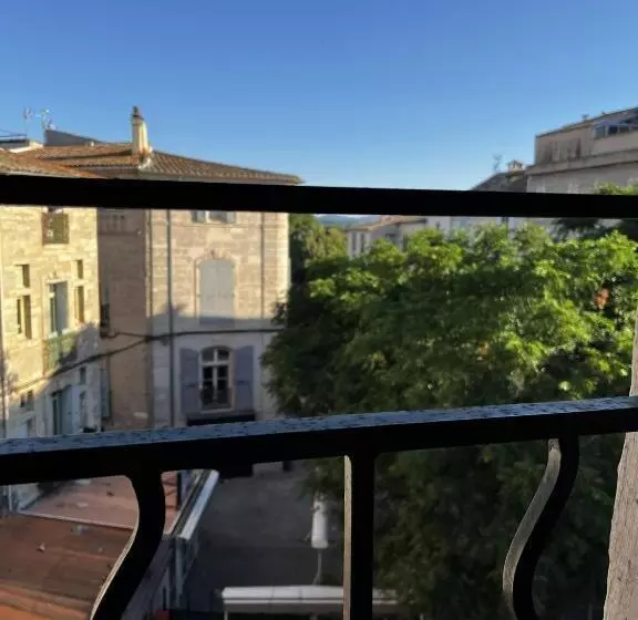 Light And Airy Apartment In The Heart Of Pézenas