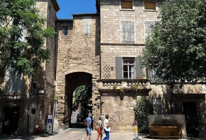 Light And Airy Apartment In The Heart Of Pézenas