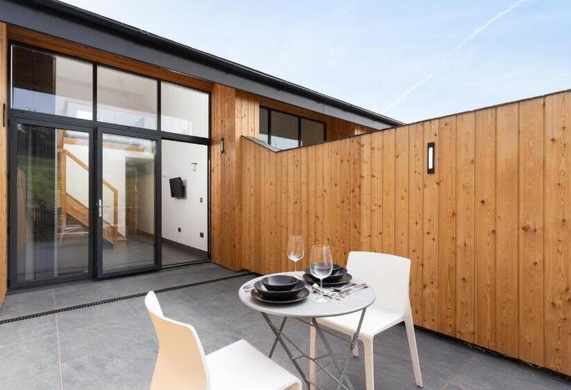 Romano Estate, The Courtyard