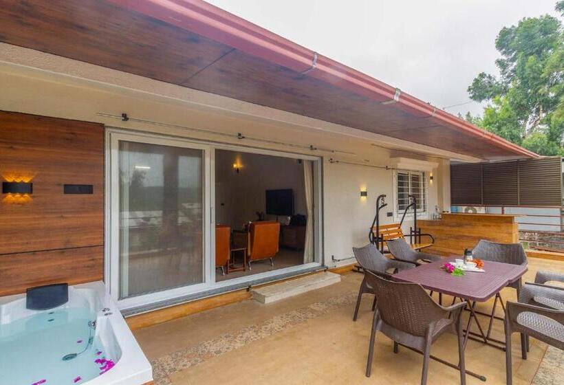 Stayvista S Beyond The Blue Door Valley View Villa With Outdoor Jacuzzi & Massage Chair