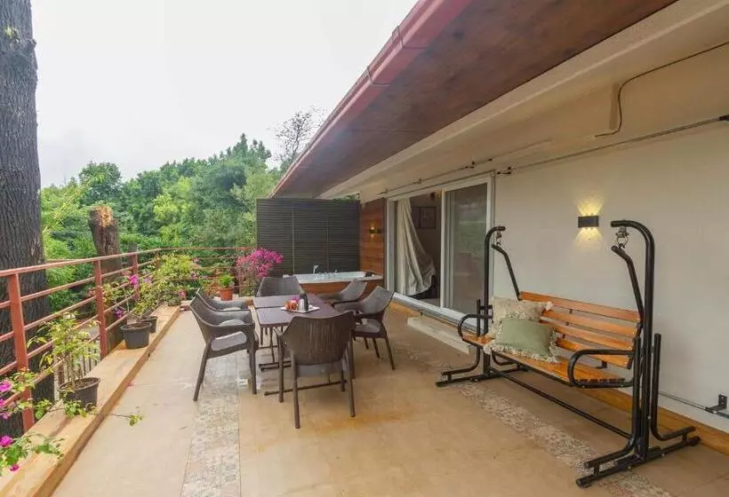 Stayvista S Beyond The Blue Door   Valley View Villa With Outdoor Jacuzzi & Massage Chair