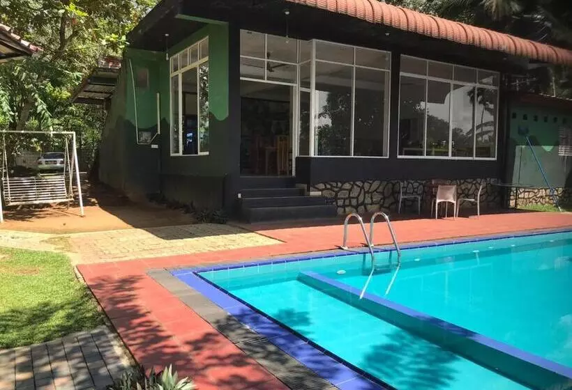 Hotelli Discovery Resort