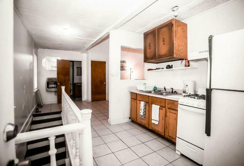 Пансион Historic Hill Apt1