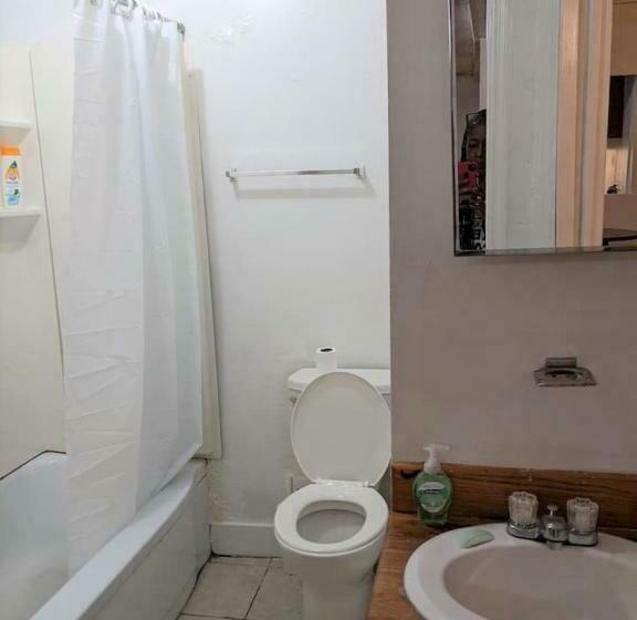 Пансион Historic Hill Apt1