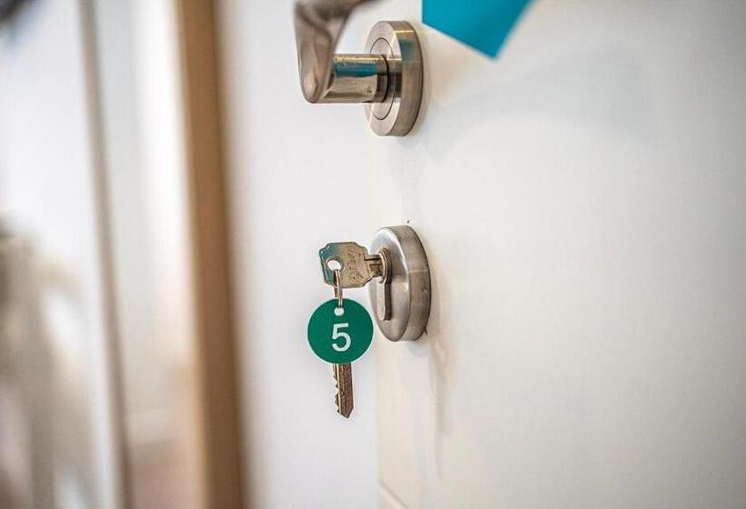 پانسیون L Boutique Tarifas