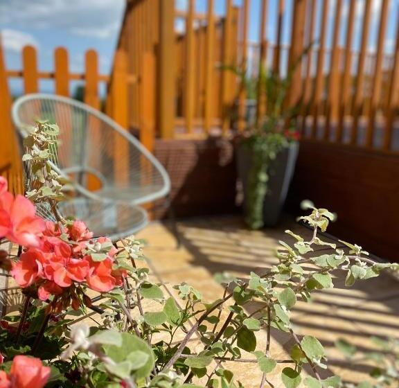 The Beehive Stunning Views Hot Tub Romantic